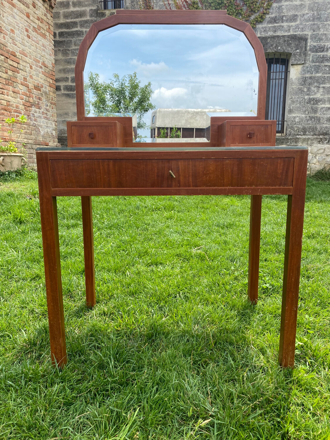 Art Deco hairdresser