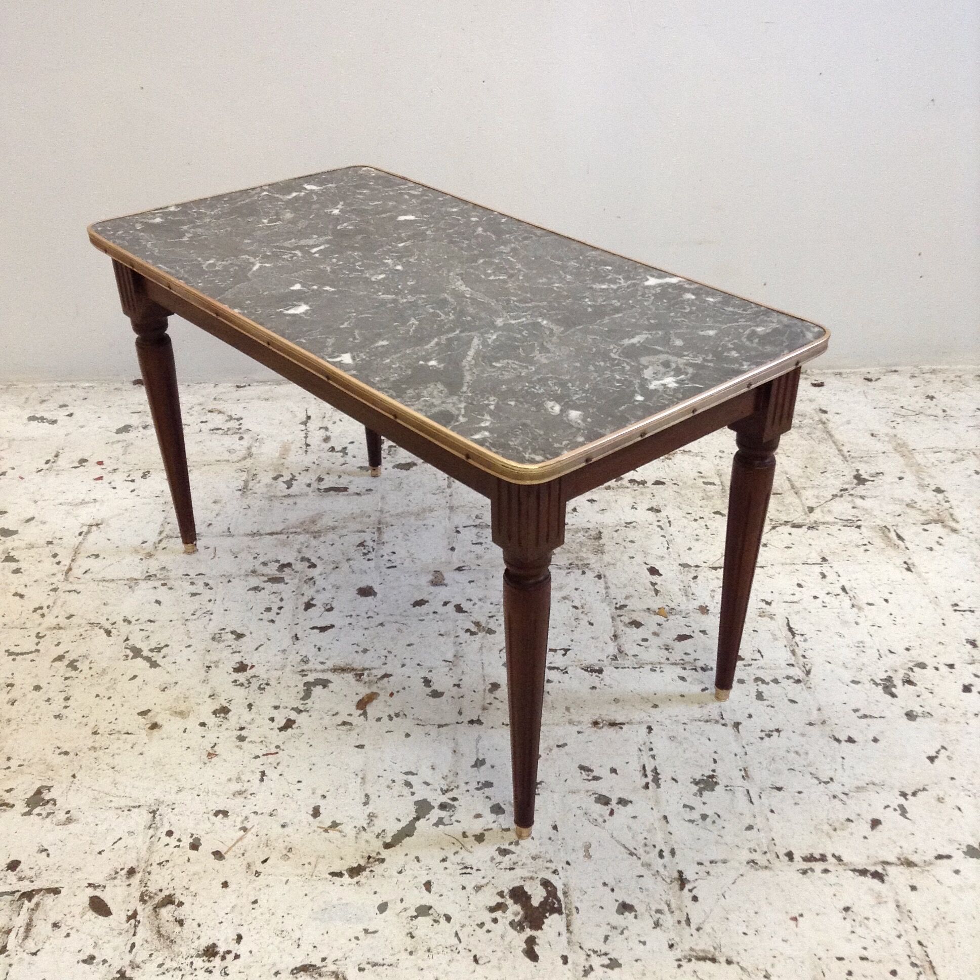 Table low wood, marble and brass