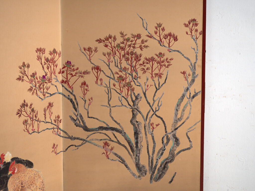 Ancient Japanese folding screen with two panels on a gold background – Japan, circa 1920