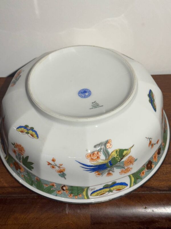 Plat creux en porcelaine de Limoges Raynaud, décor oiseaux