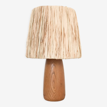 Table lamp in wood and raffia