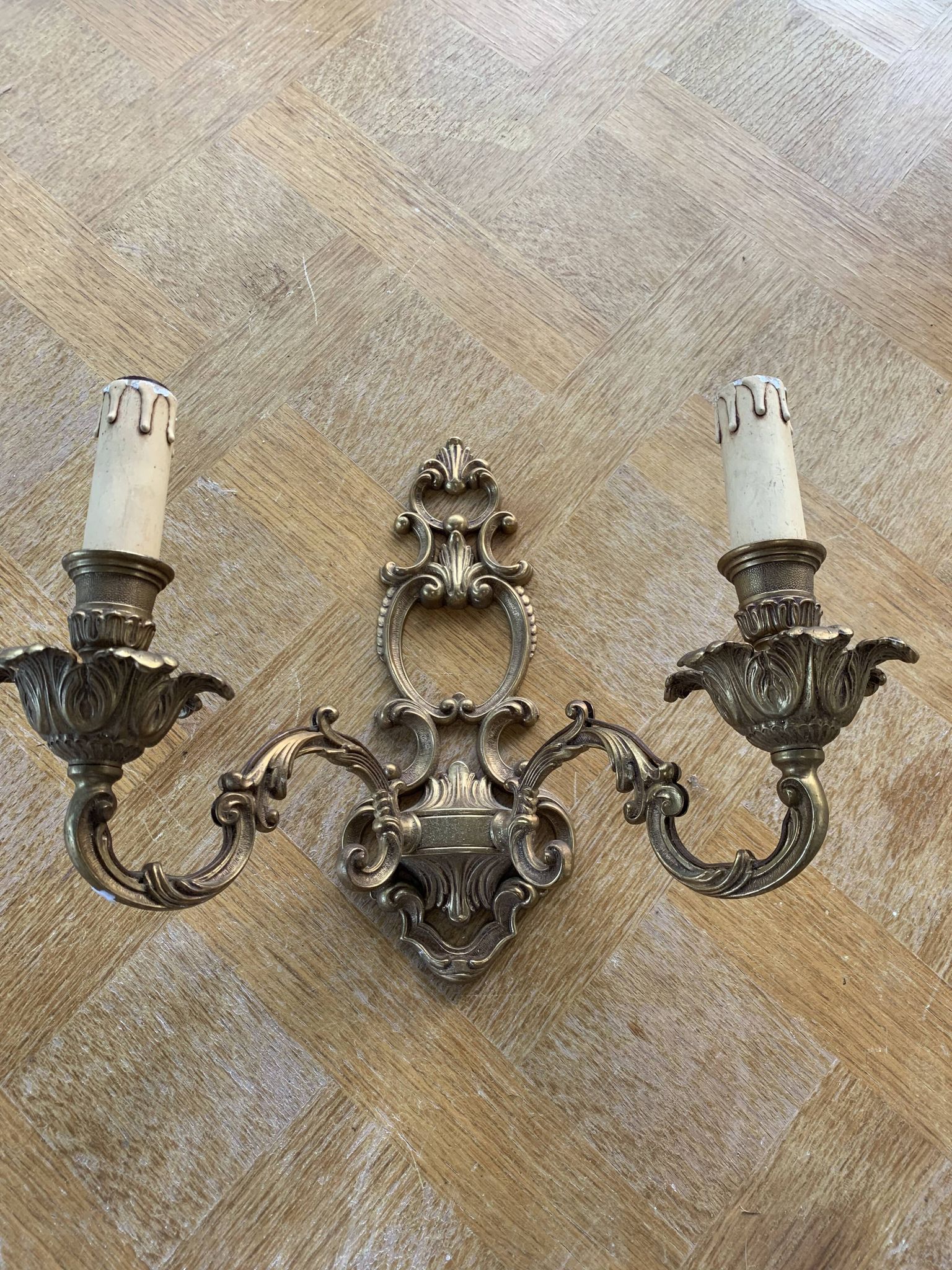 Wall lamp in gilded bronze style Louis XV baroque vintage