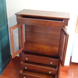 Vitrine-commode à colonnes détachées de style Empire 90 x 142 x 44 cm