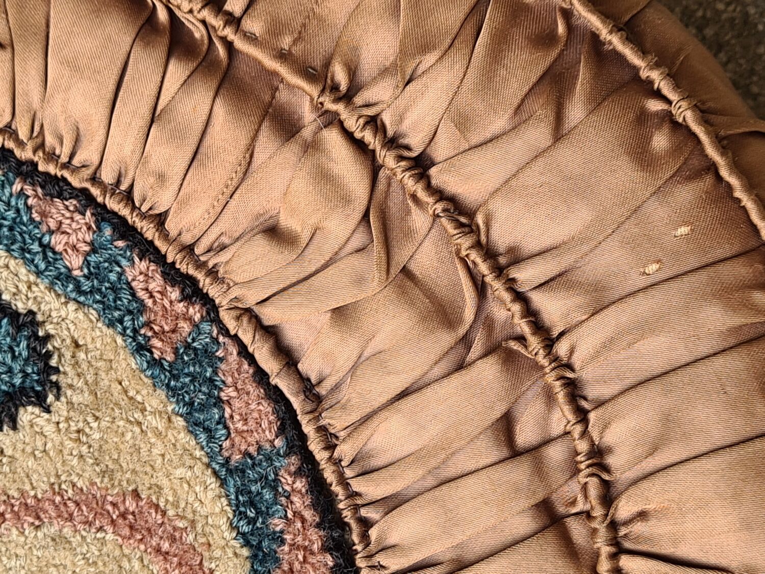 Round art deco cushion