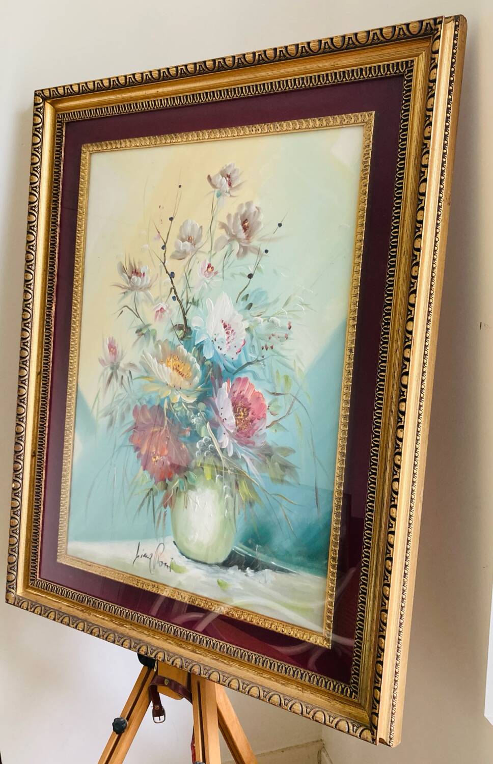 Large HST painting depicting a floral bouquet signed Lina Pont (?)
