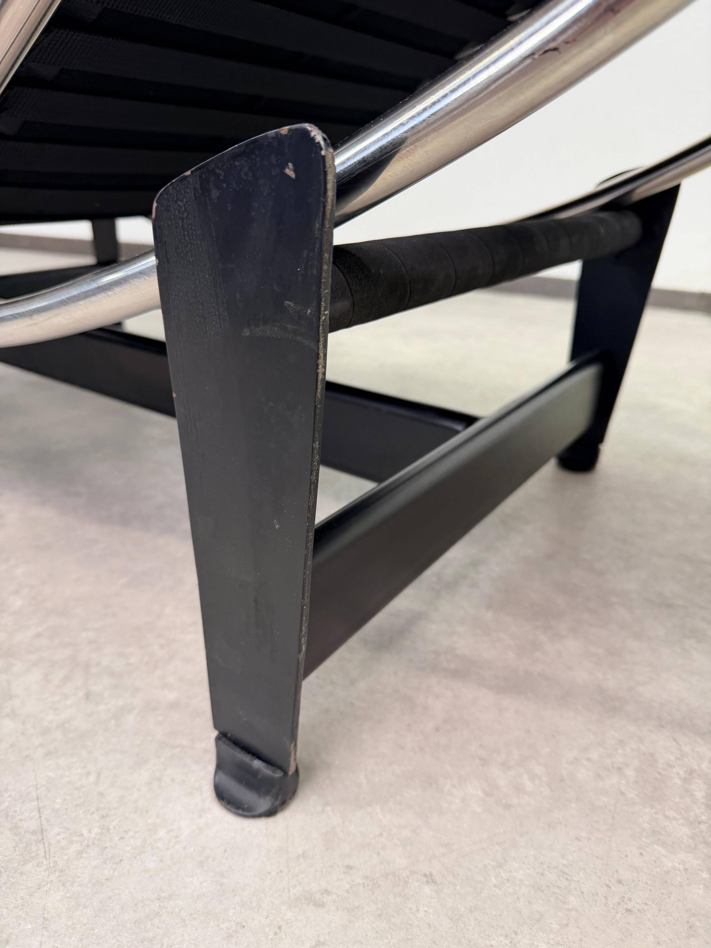 Vintage LC4 Chaise Longue by Le Corbusier in black leather