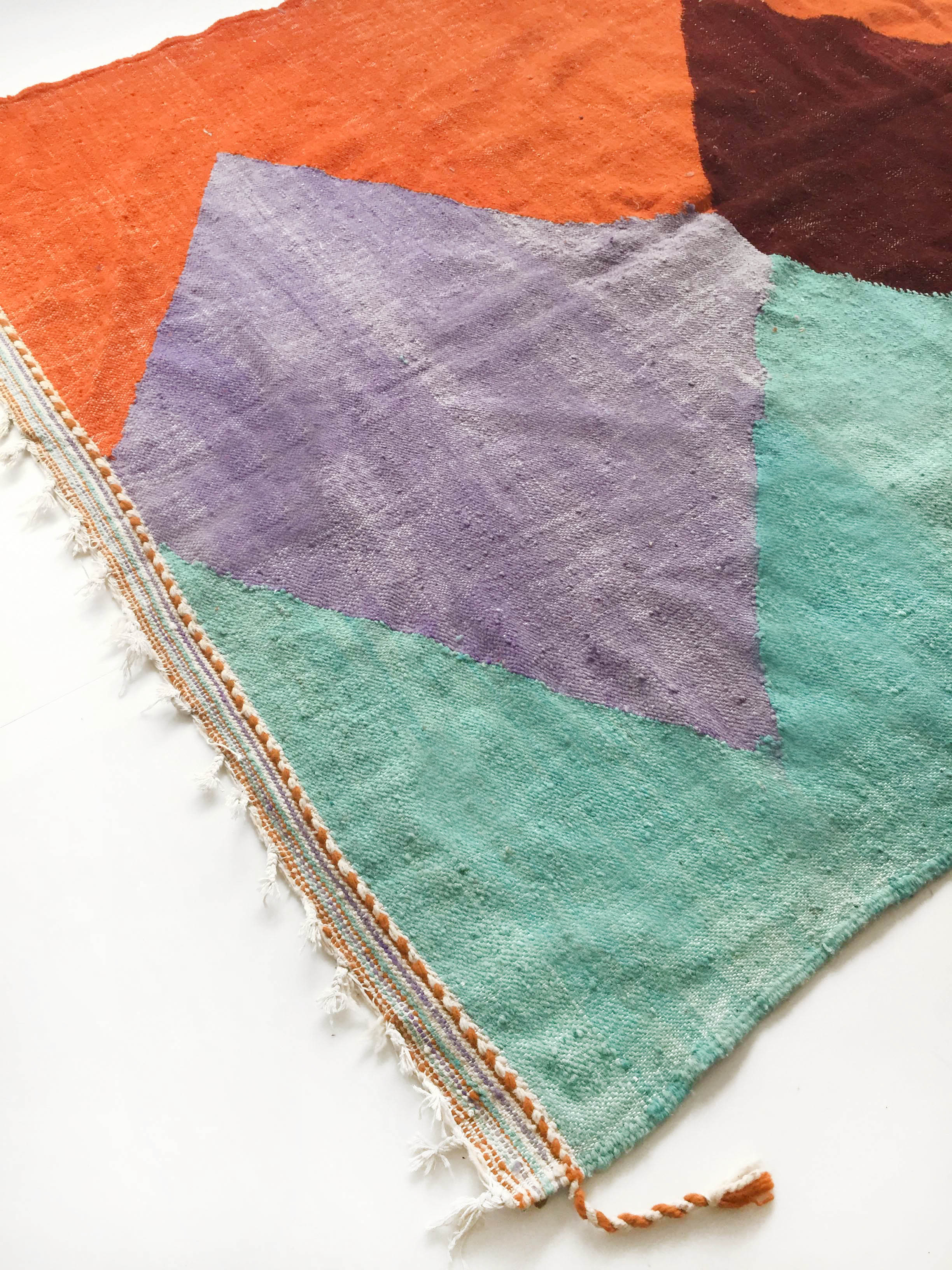 Ecru Berber Kilim rug with colored areas 305x190cm