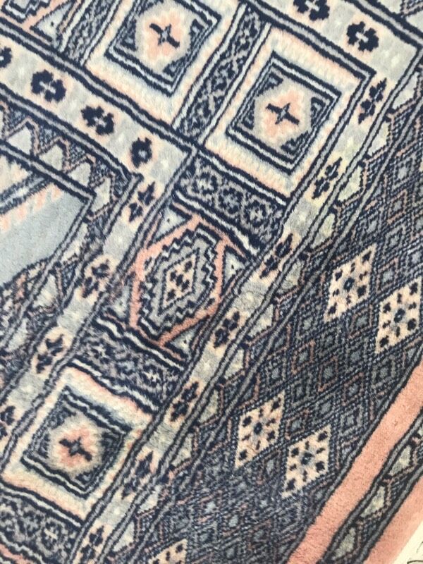 Handmade Pakistani vintage rug - 122x182 cm