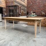 Farmhouse table spindle legs