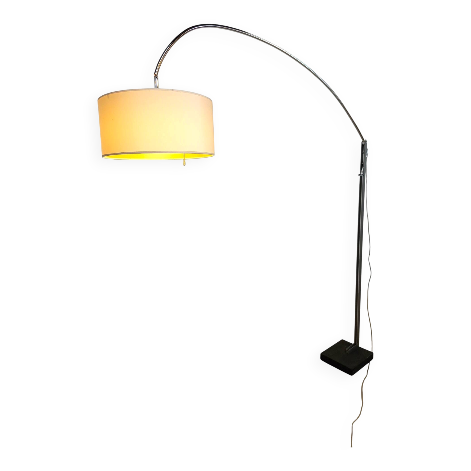 Lampe arc Ligne roset modèle MAMA de Thibault Desombre