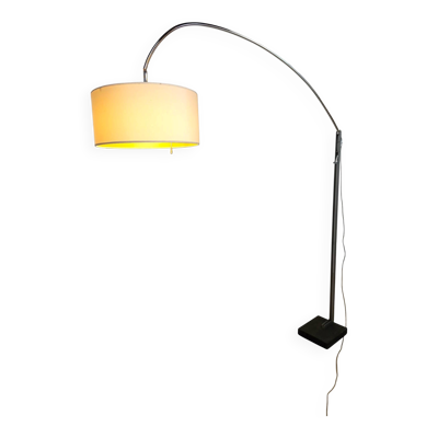 Lampe arc Ligne roset modèle MAMA de Thibault Desombre