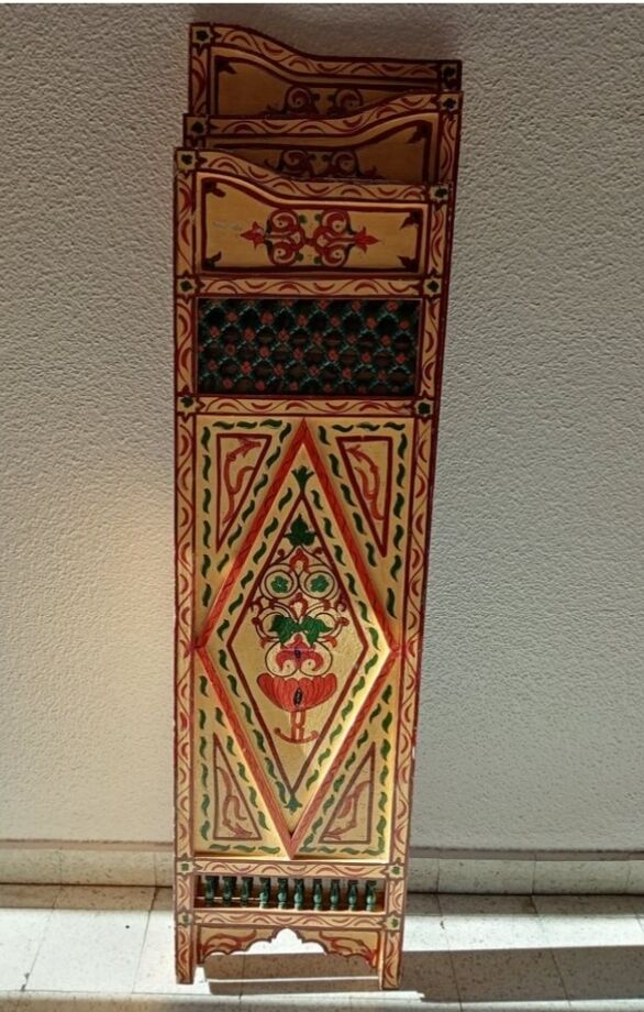 UNIQUE artisanal screen in painted wood patterns - BE