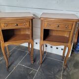 Paire de tables de chevet style Louis XV en chêne