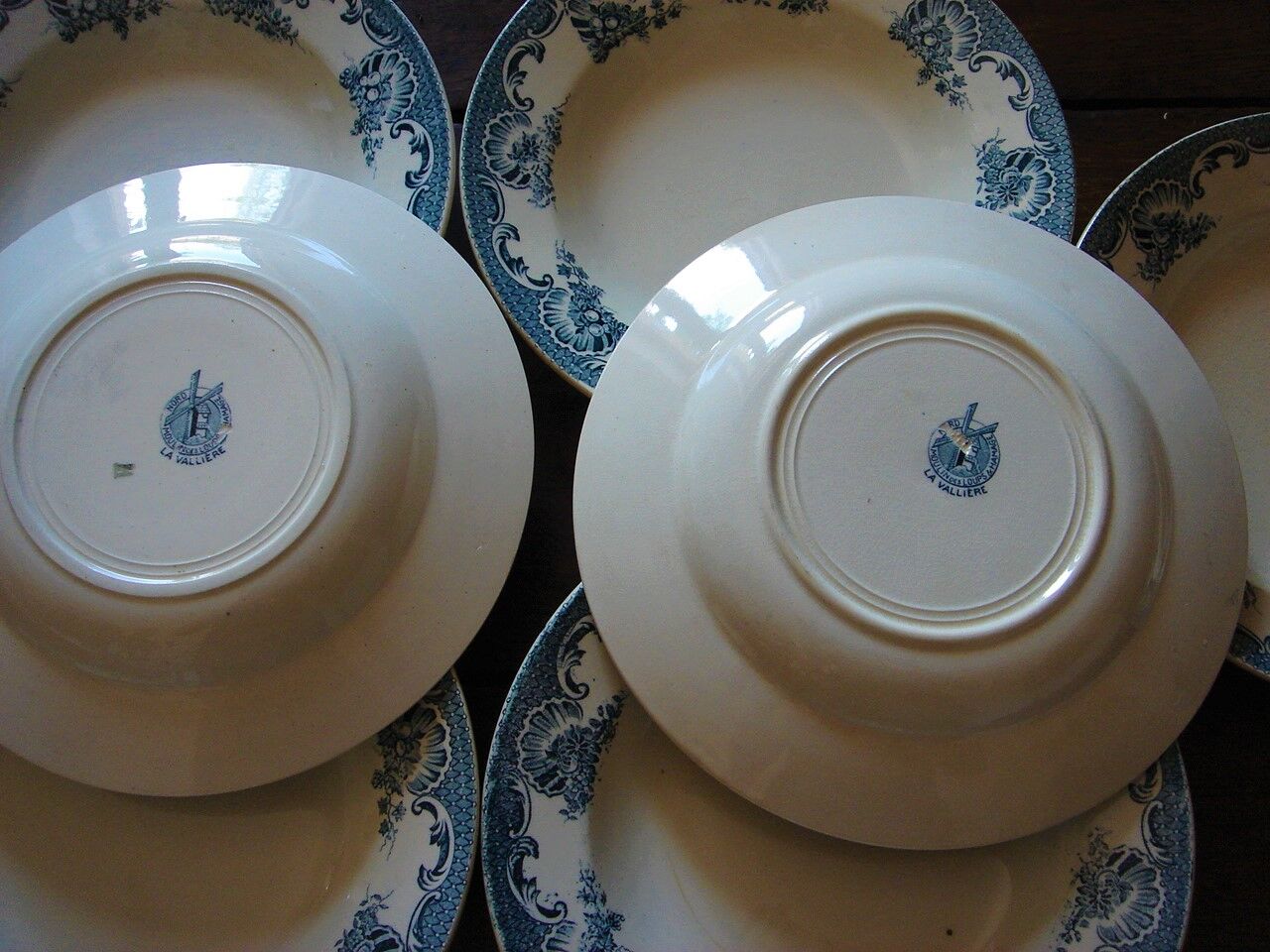 Lot 7 soup plates blue