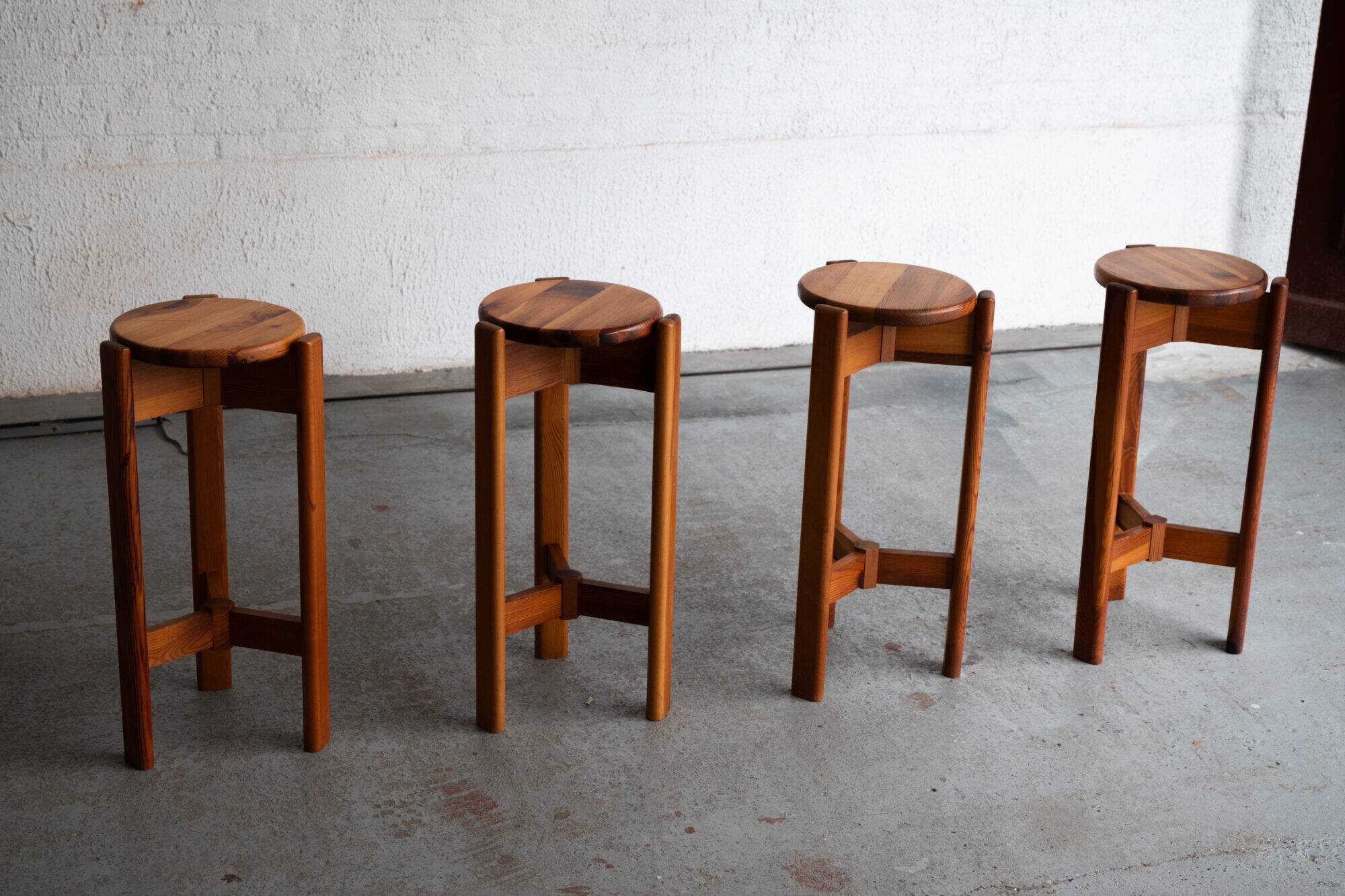 Ensemble de 4 tabourets de bar, design français, années 1970