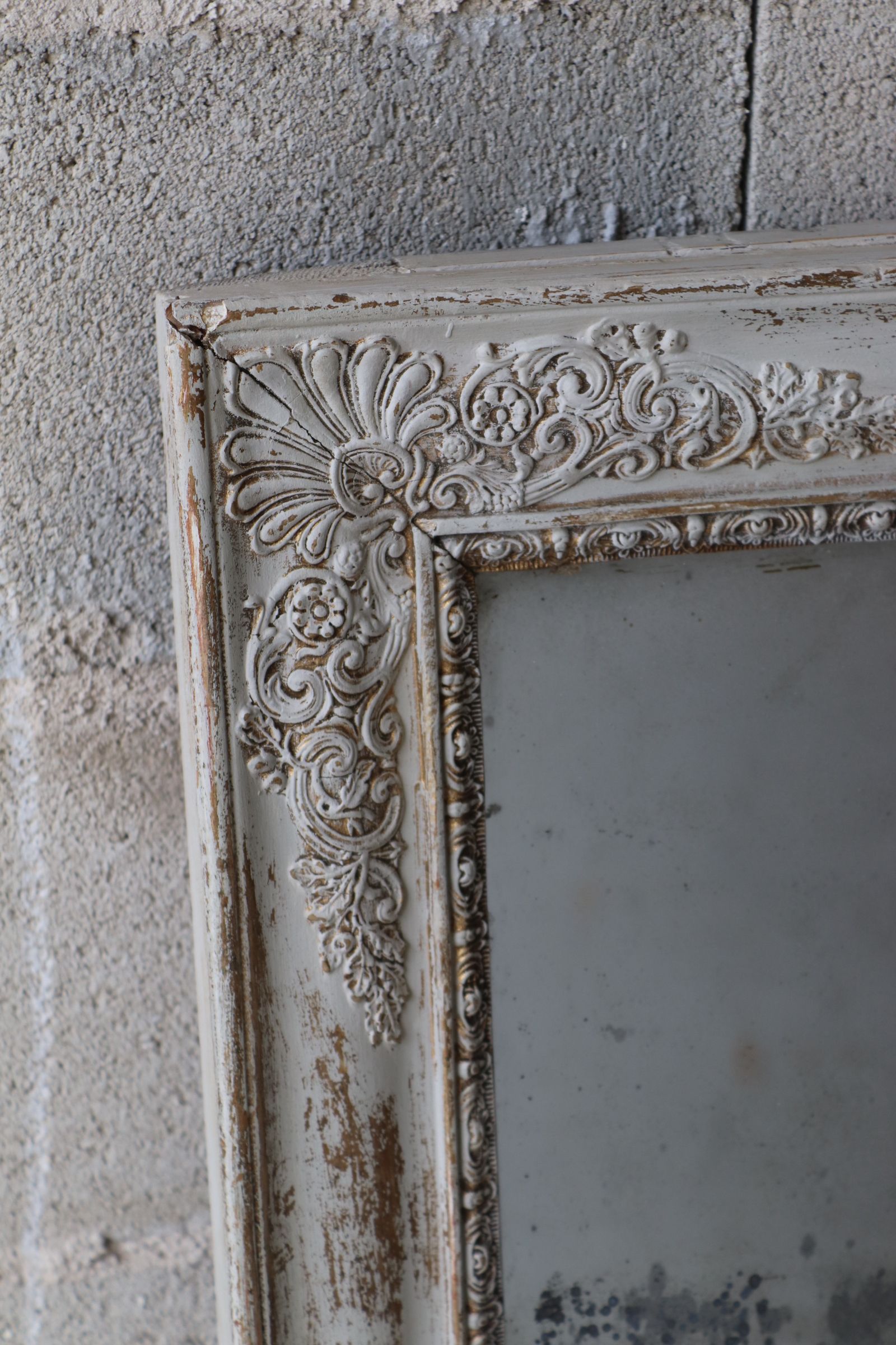 Large mirror early 19th old in patinated wood and mercury