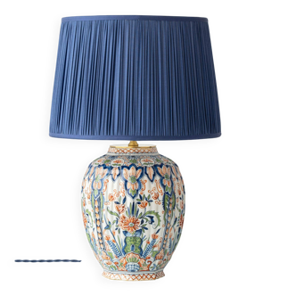Hand-painted Delft ceramic table lamp, early 1900s, polychrome Makkum with a new silk shade.