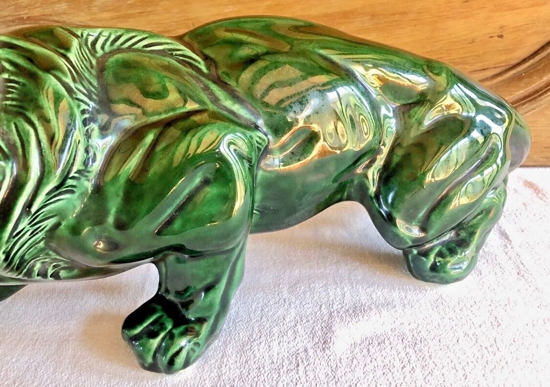 Art Deco lion statue 1930 cracked Saint Clement