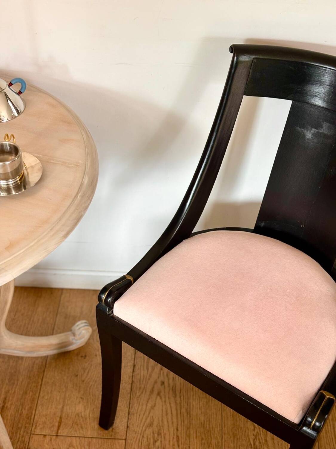 Empire style gondola chair