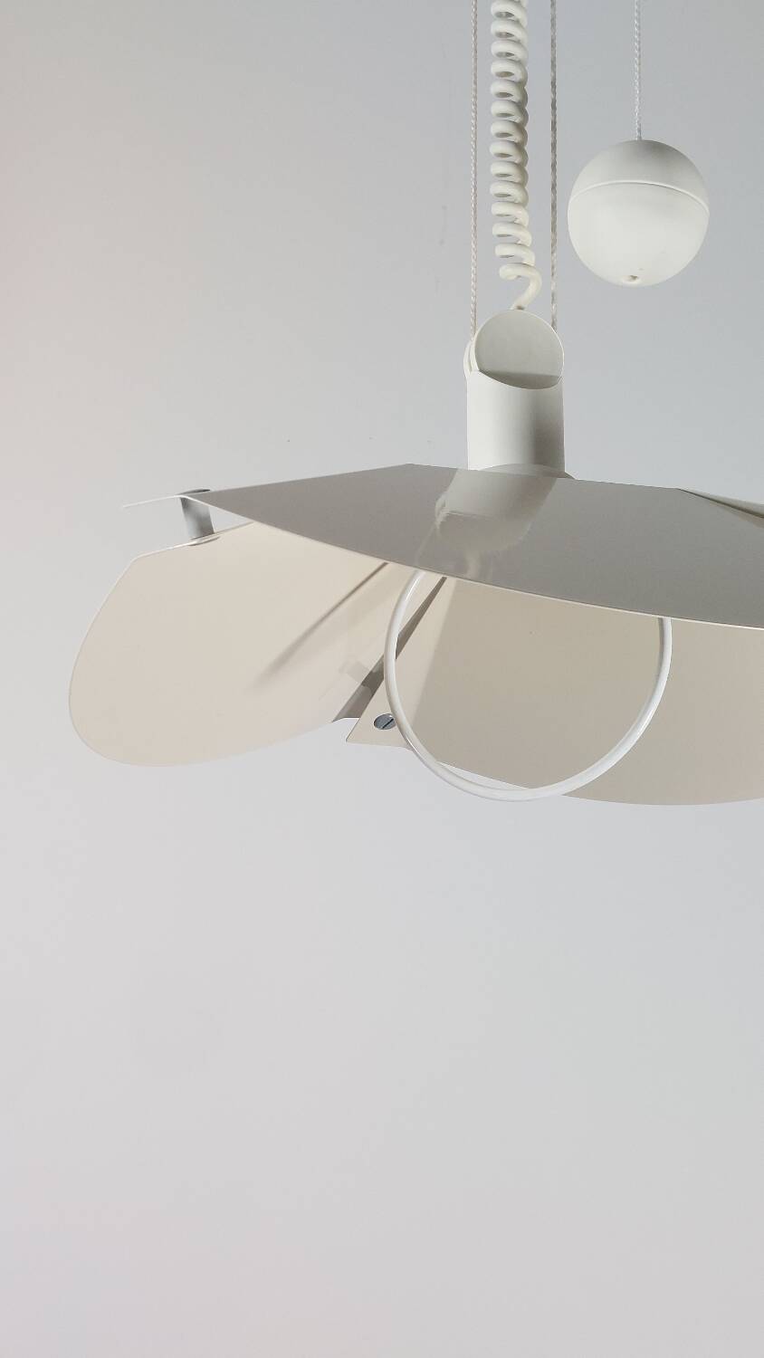 Suspension design vintage, style années 80.