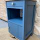 Table de chevet bleu denim