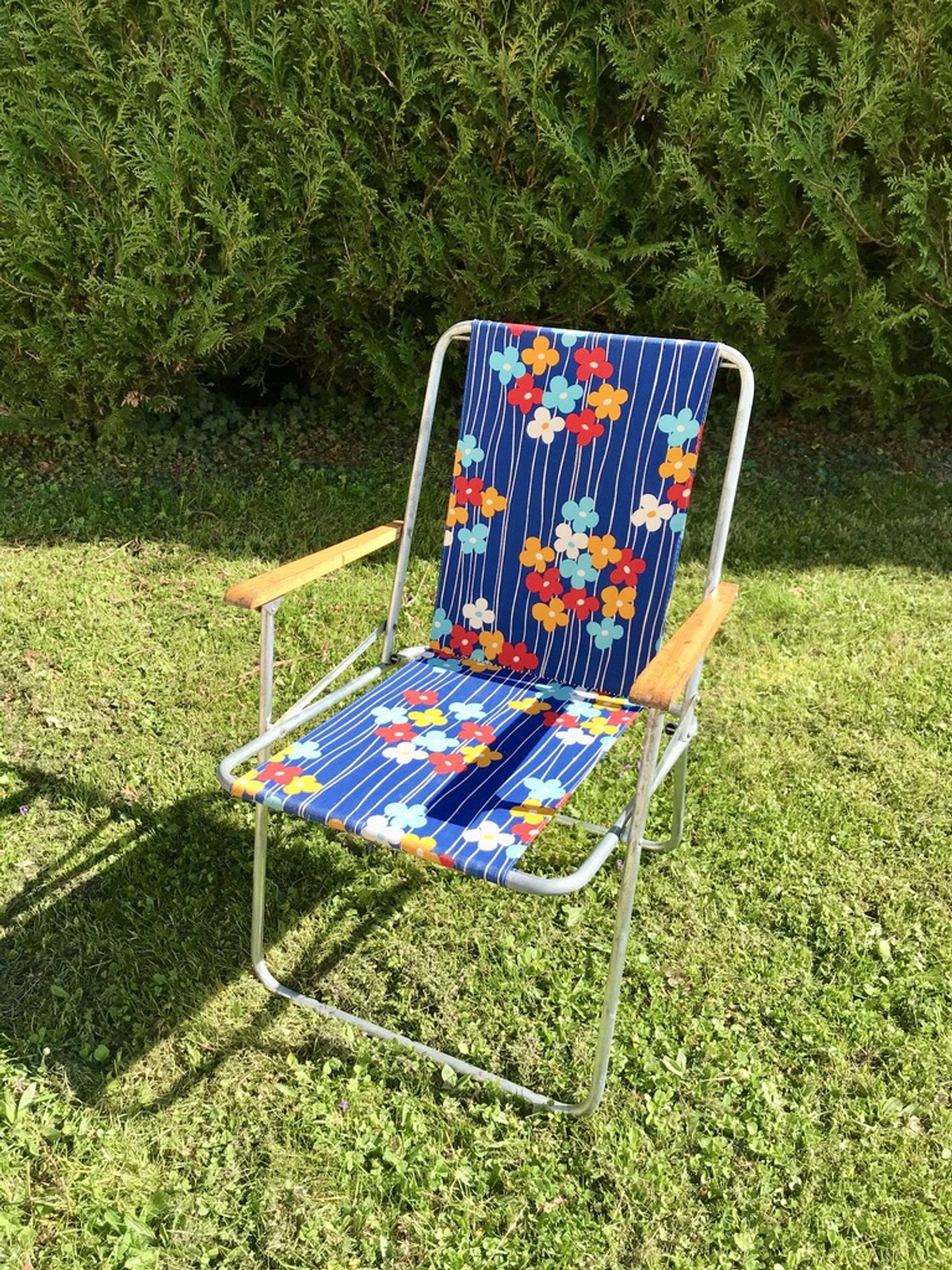 Pair of vintage camping chairs floral and wood fabrics 70s