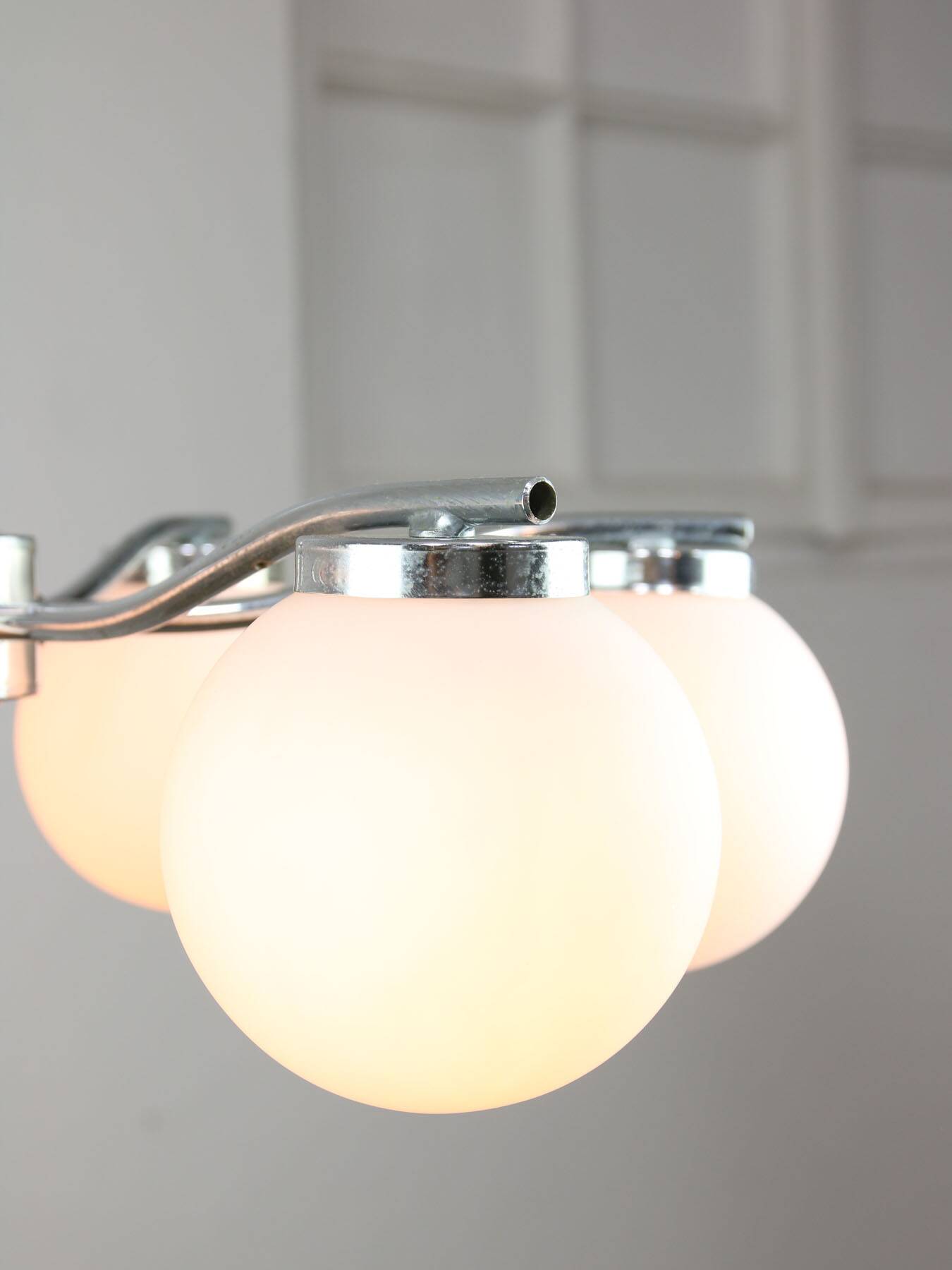 Lustre Vintage en Chrome et Opaline, Italie, années 1970
