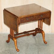 Antique extendable coffee table circa 1880 in solid walnut.