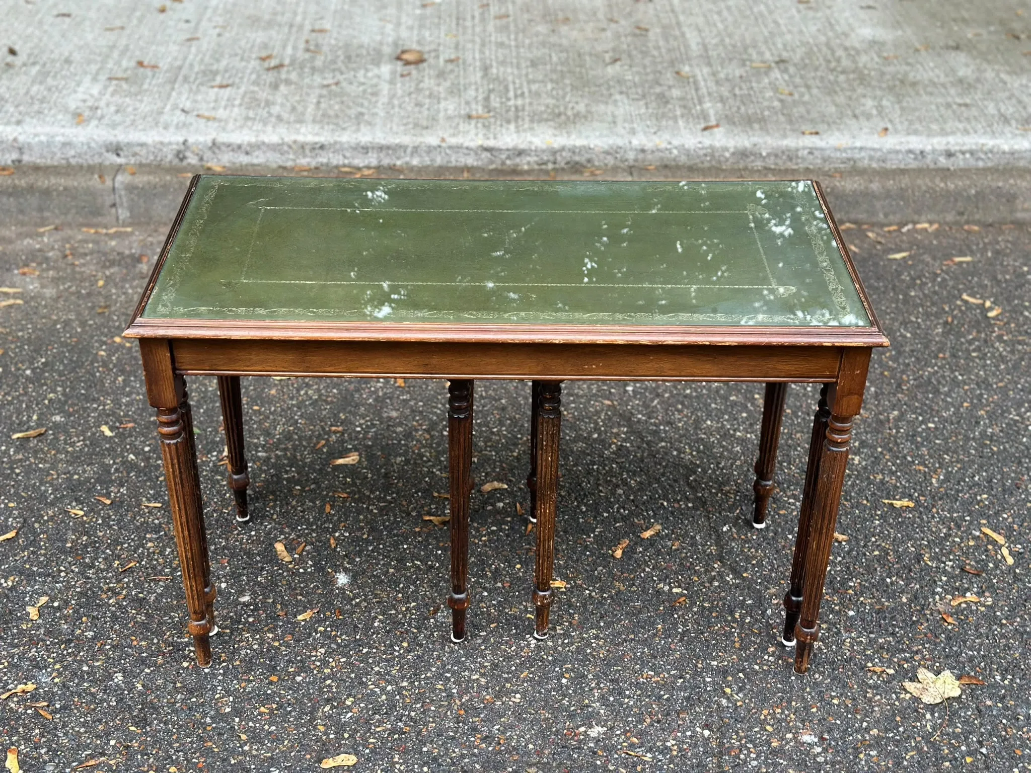 English Regency style coffee table in green leather with gilding and glass from the 1960s.