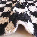 Black and white checkered rug - 193 x 117 cm