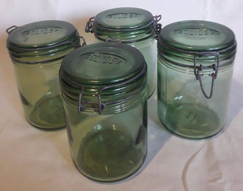 4 identical 1l green solidex jars