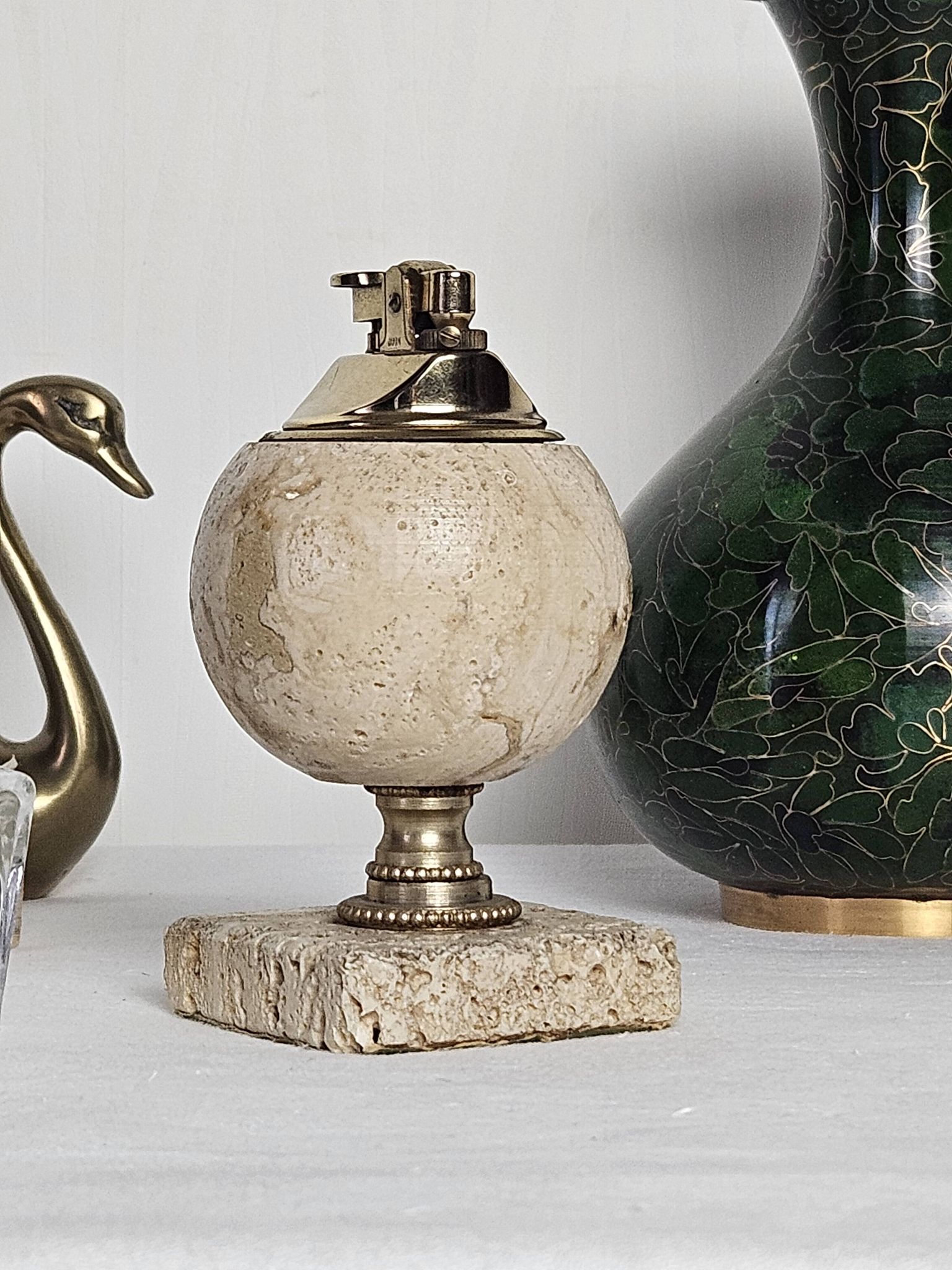 Briquet de table sphérique en travertin véritable – Italie, circa 1970