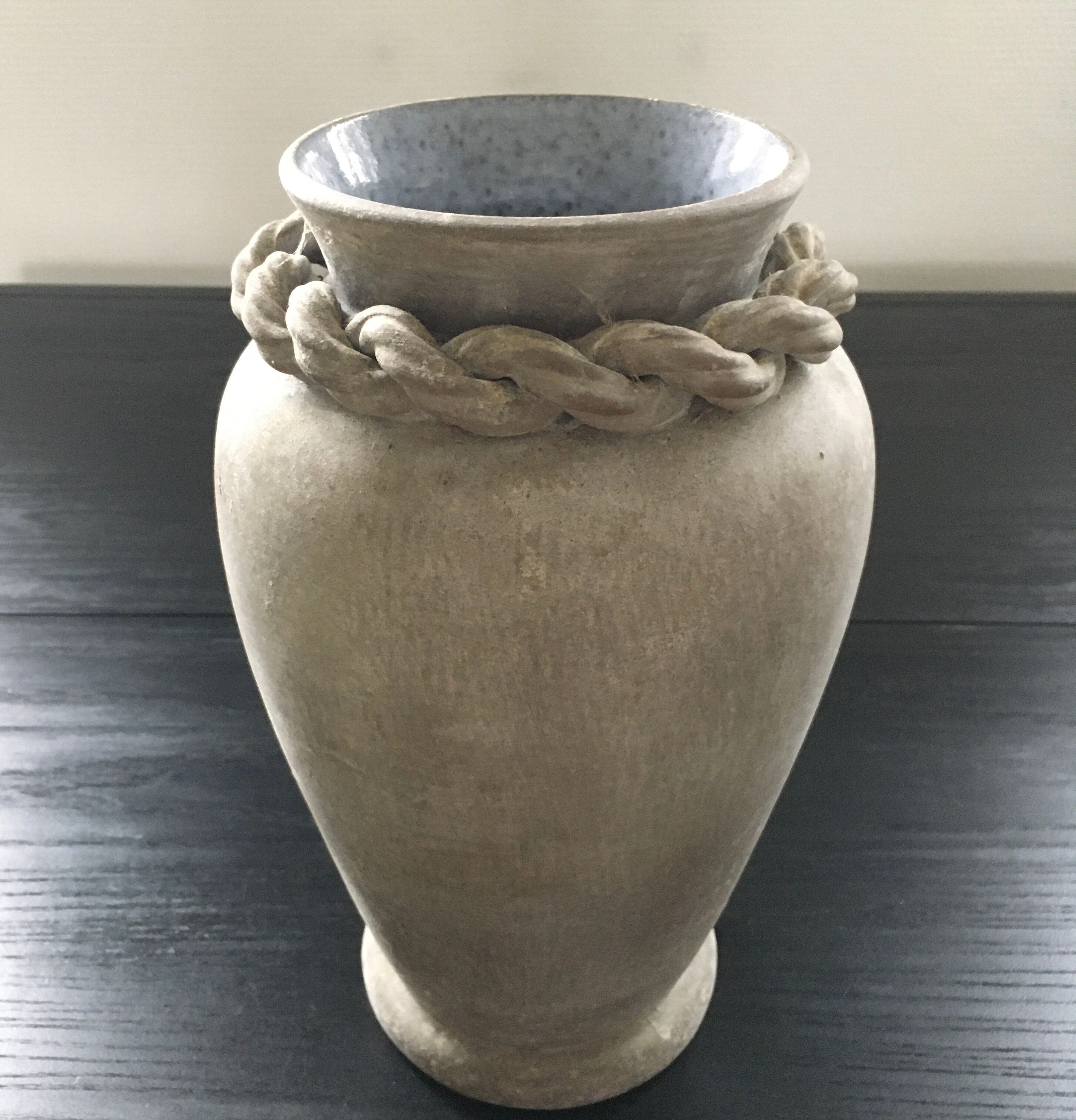Vase décor cordage en barbotine