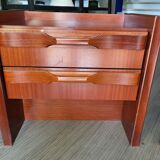 2 bedside tables