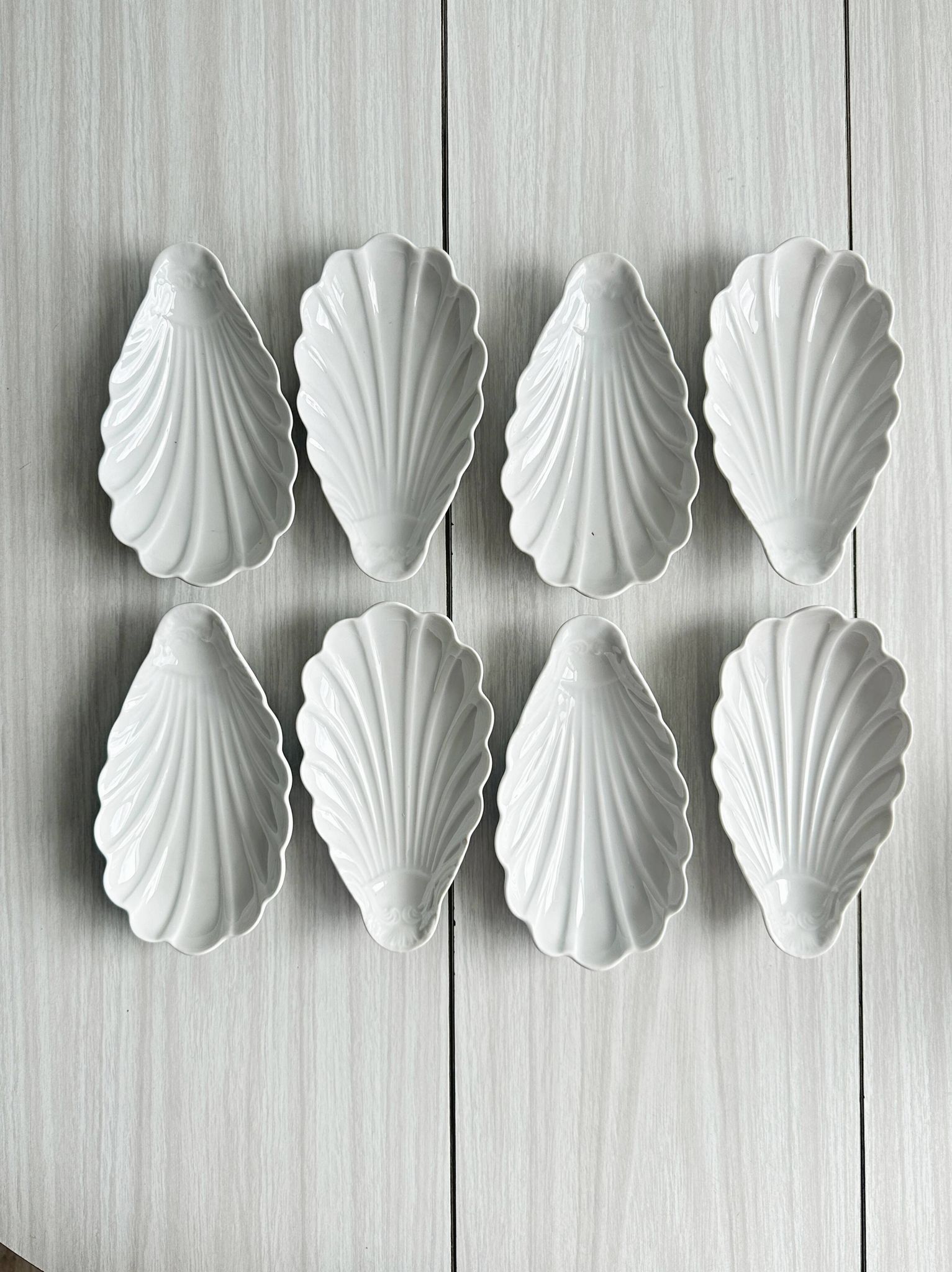 Lot de ramequins en porcelaine blanche, forme coquille nervurée