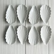 Lot de ramequins en porcelaine blanche, forme coquille nervurée
