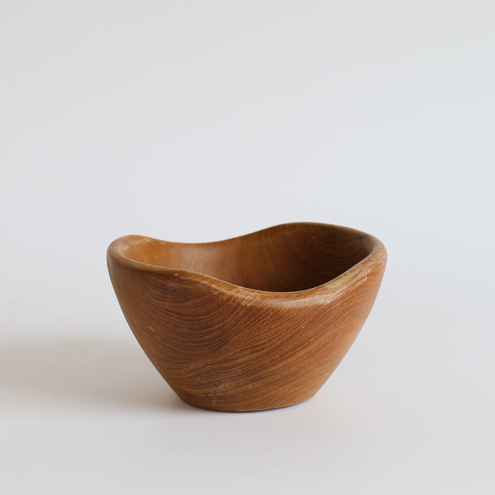 Solid wood bowl