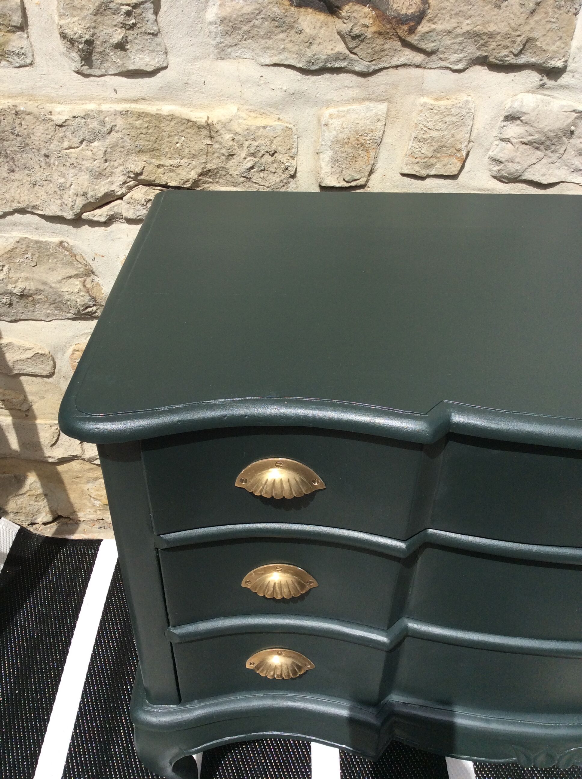 Chest of drawers crossbow