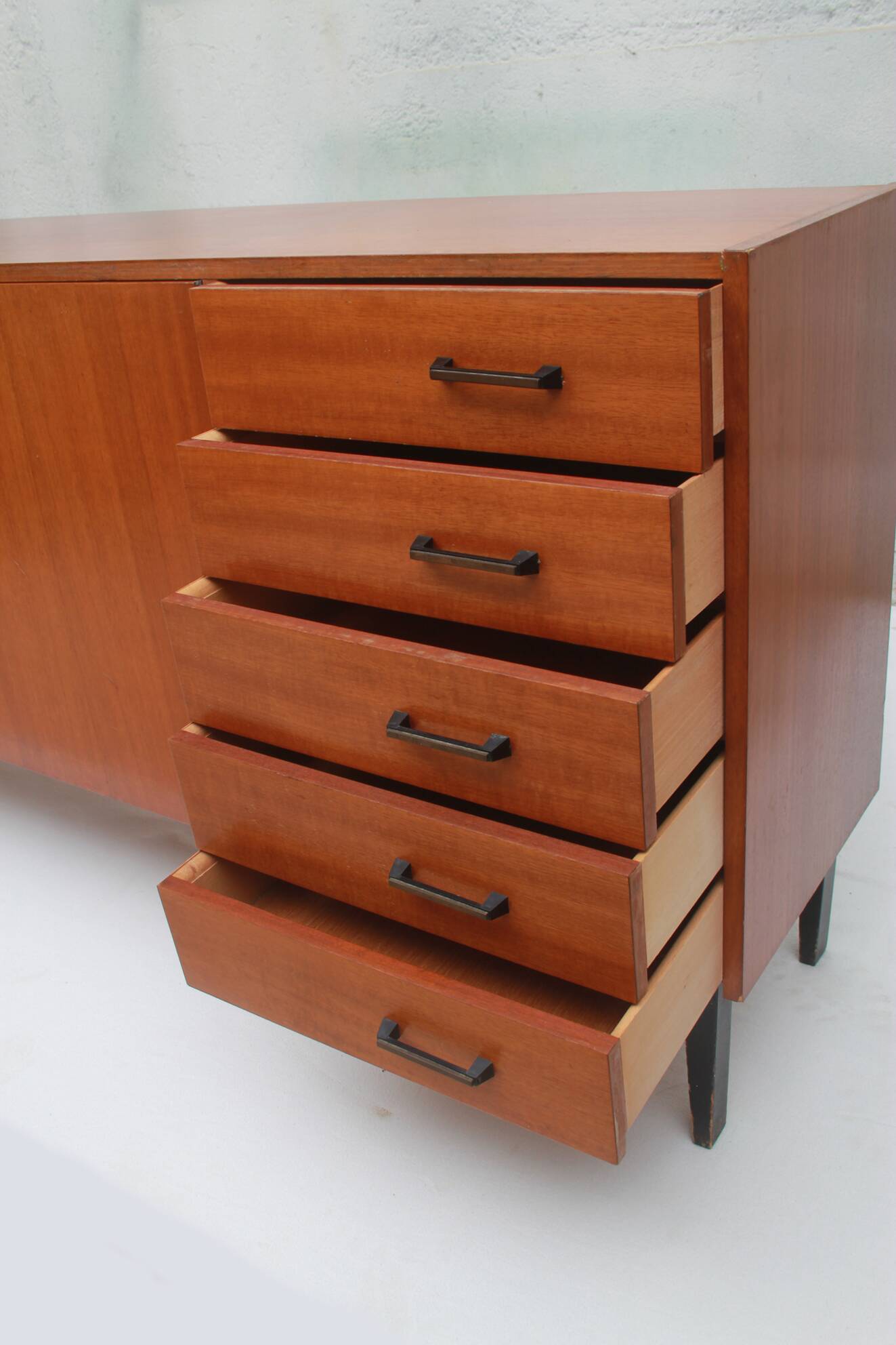 1960s sideboard with 5 drawers in walnut