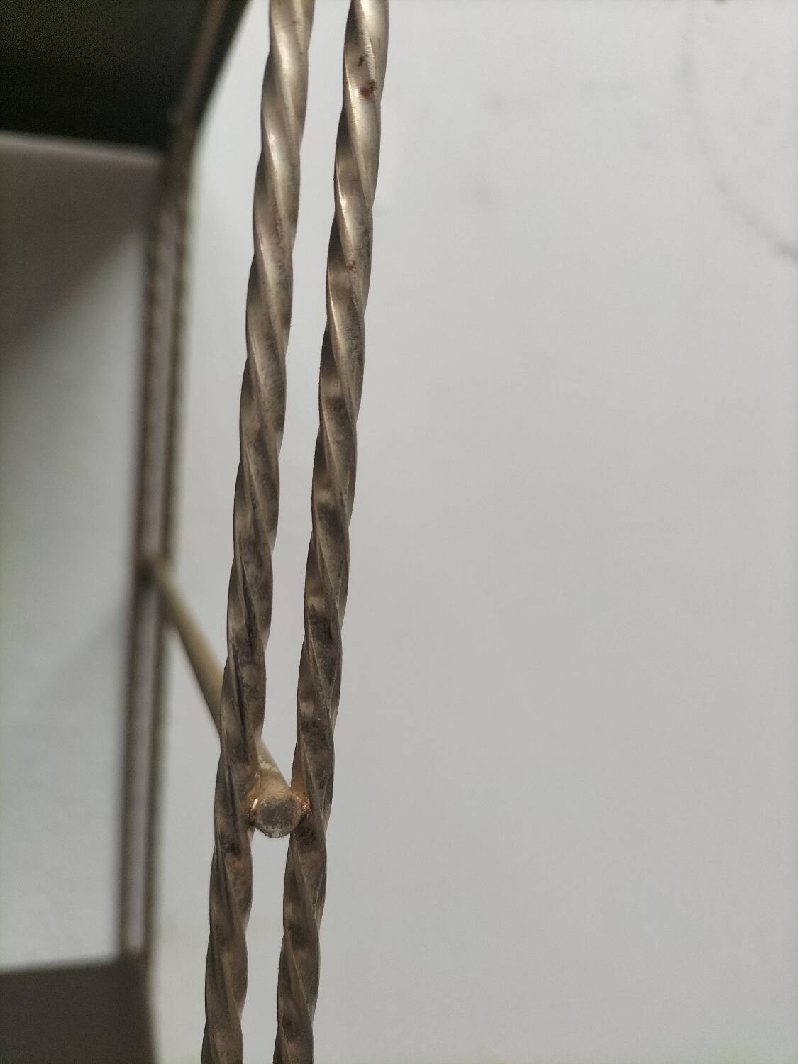 Metal string shelf