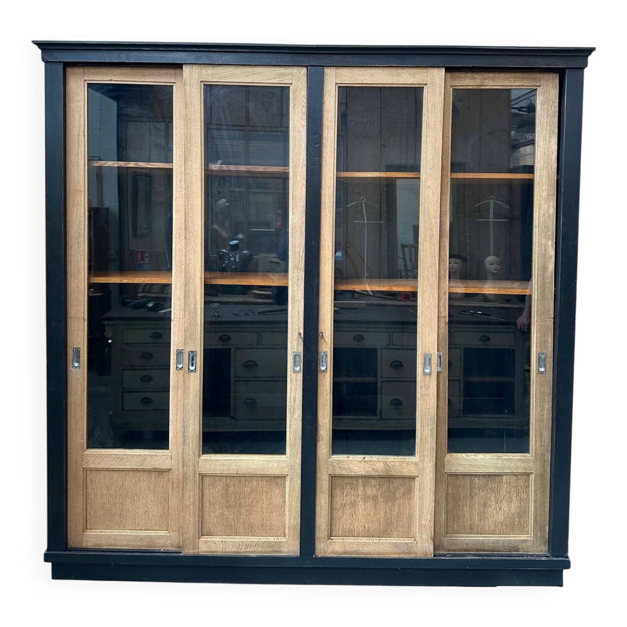 Grande vitrine de Magasin en chêne Début XXème | Selency