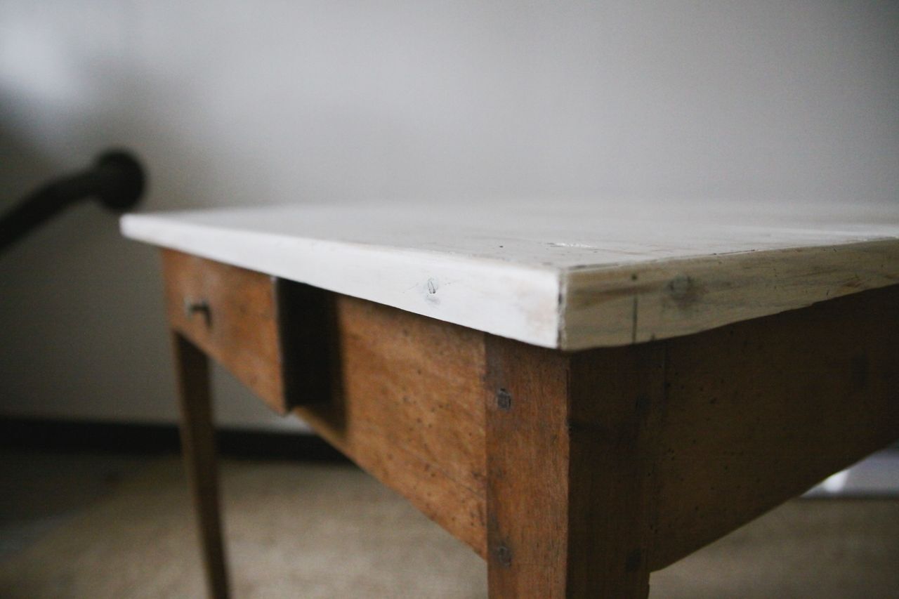 Table en bois patinée