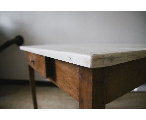 Table en bois patinée