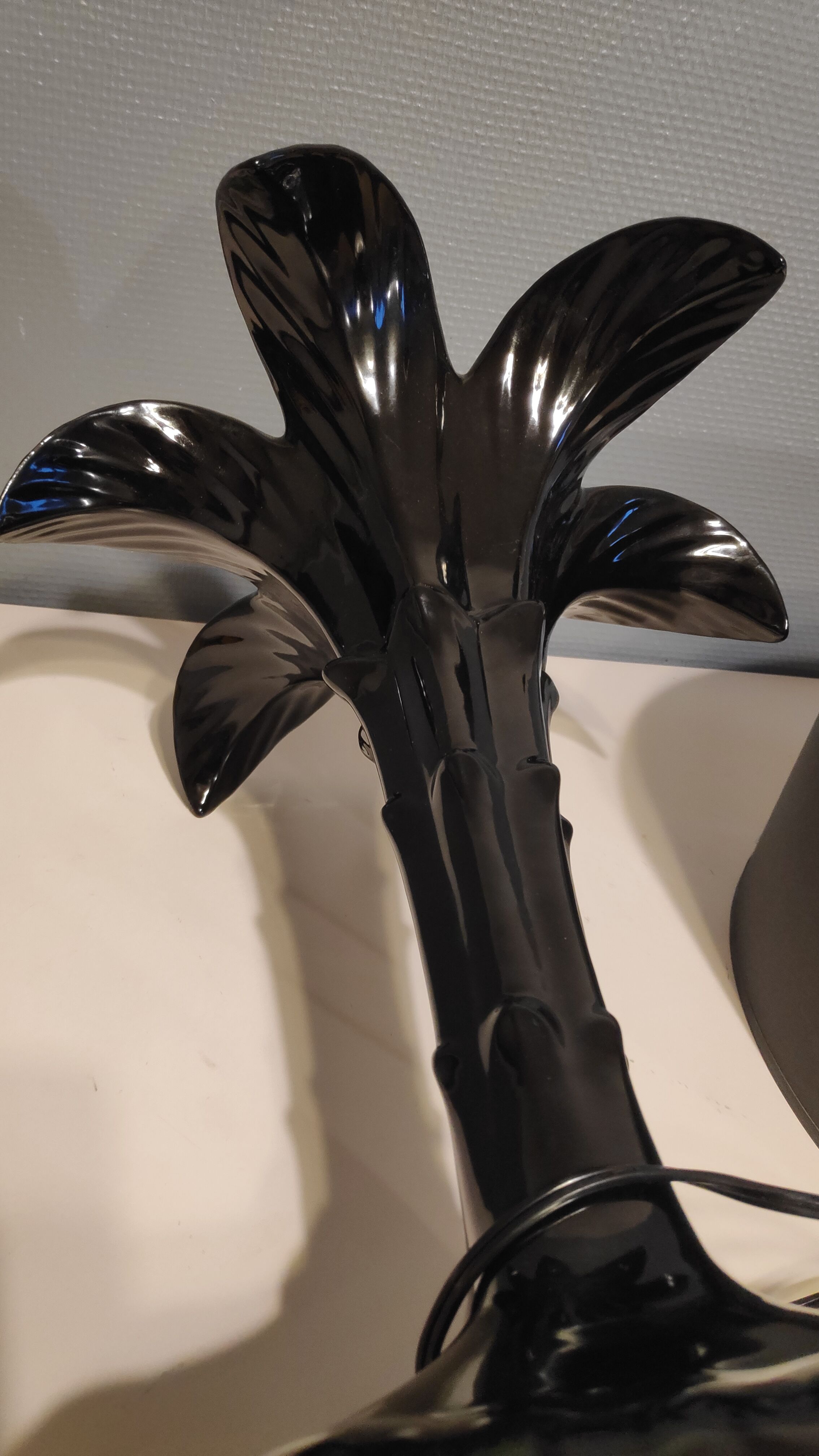 Black ceramic palm lamp