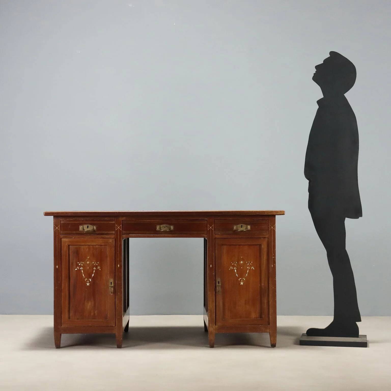 Bureau Liberty en acajou avec cuir et incrustations