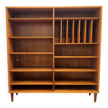 Splendid Scandinavian bookshelf in teak from Denmark.