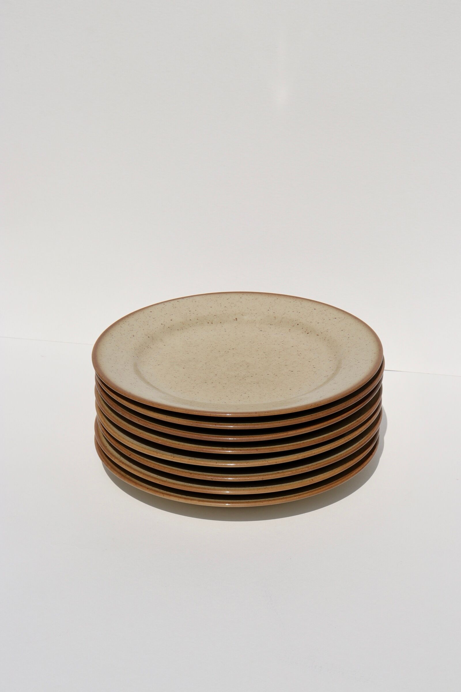 8 plates in speckled Tulowice sandstone