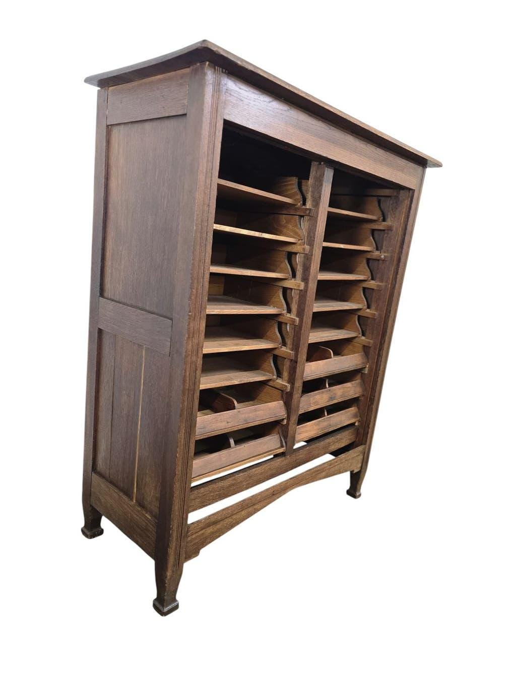 Commode à tiroirs vintage en bois / armoire d'archives / armoire de notaire