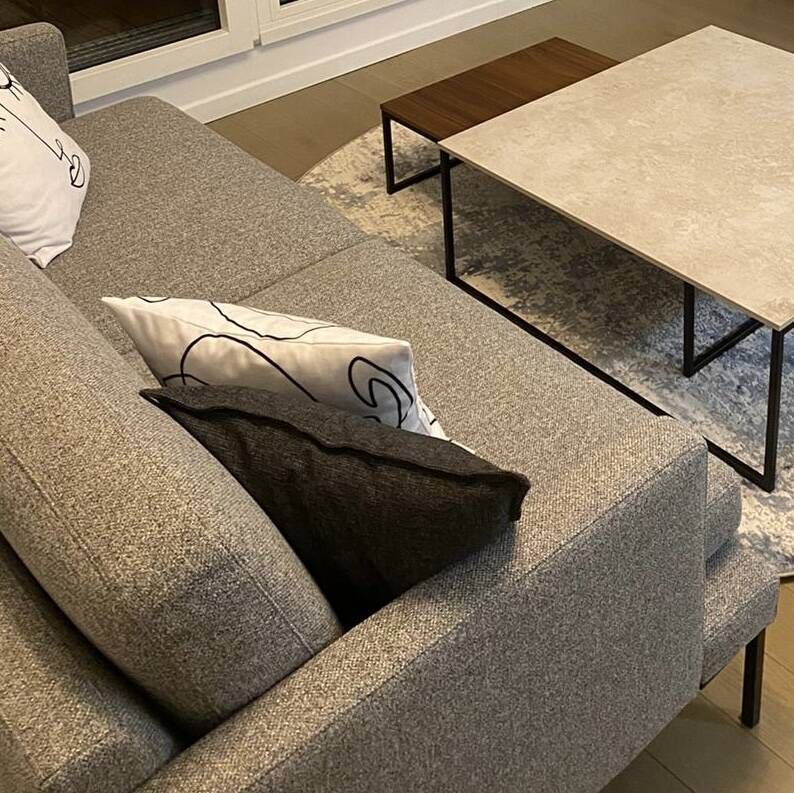 Canapé 2,5 places Assis modèle Ludvig en tissu gris