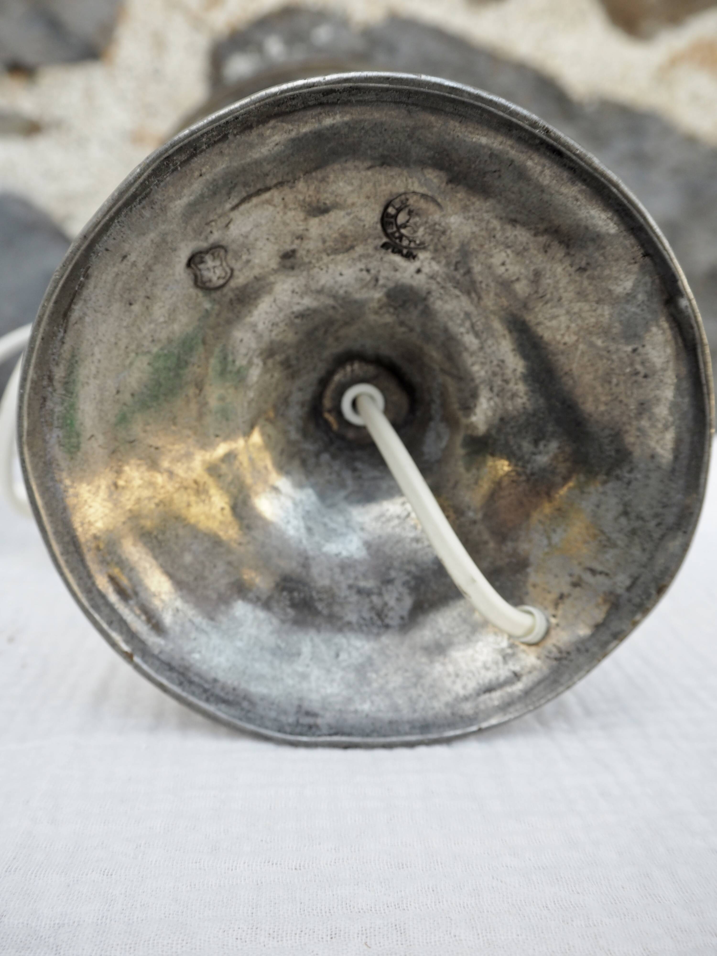 Classic pewter and opaline lamp, Les Étains de la Tour